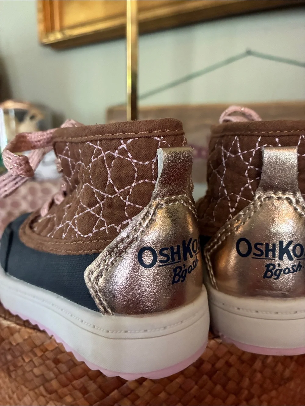 OshKosh B'gosh Duck boots Brown, Pink & Navy Quilted Lace-Up Kids Sneakers - 4